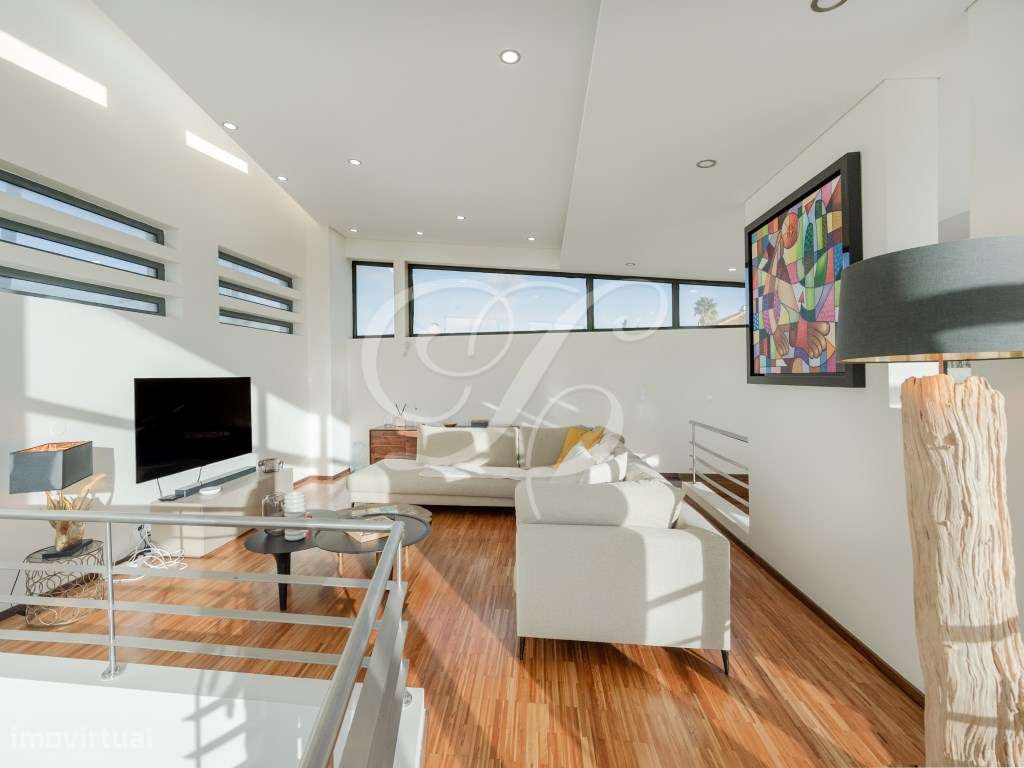 Moradia T4+1 com piscina, jardim relvado e área de barbecue | Cascais-11