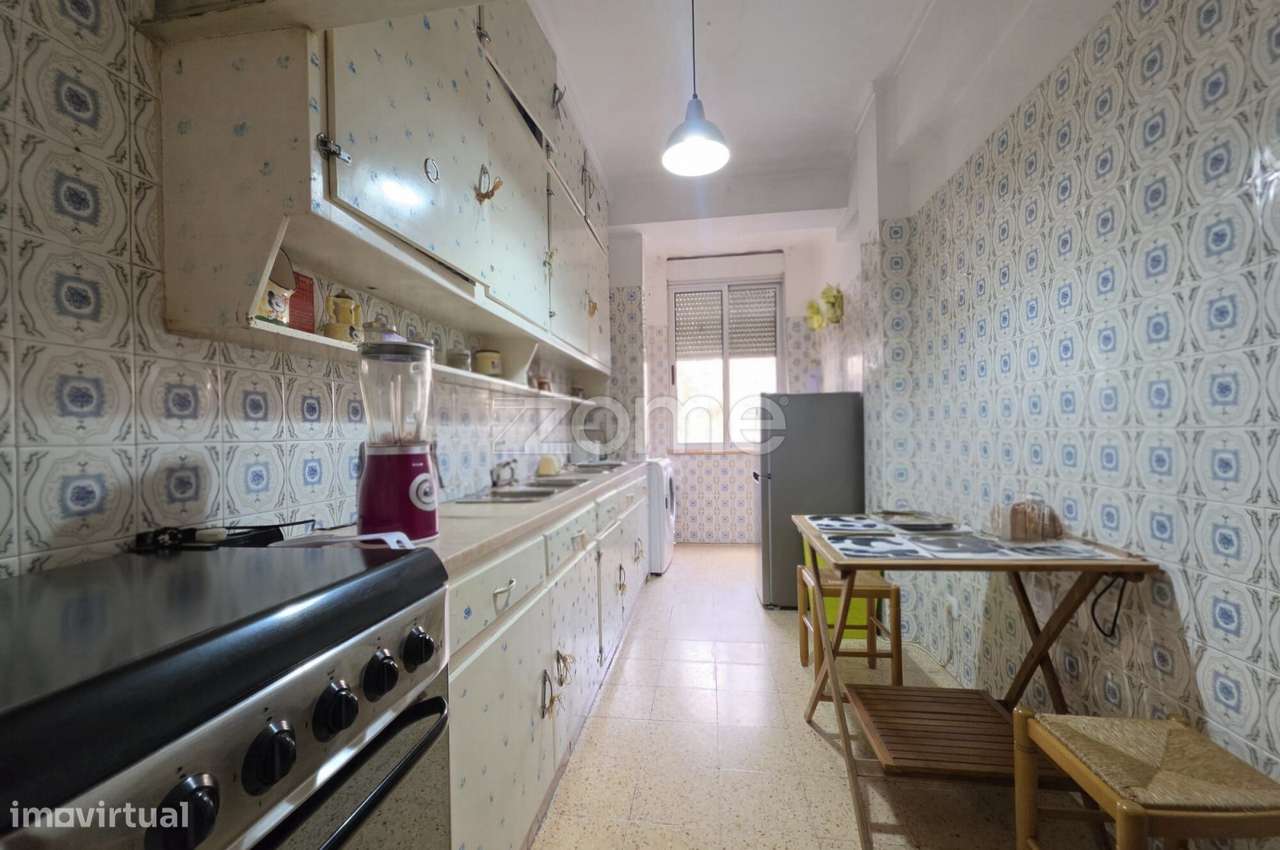 Excelente apartamento T2, situado num 1.º andar, na Buraca-10