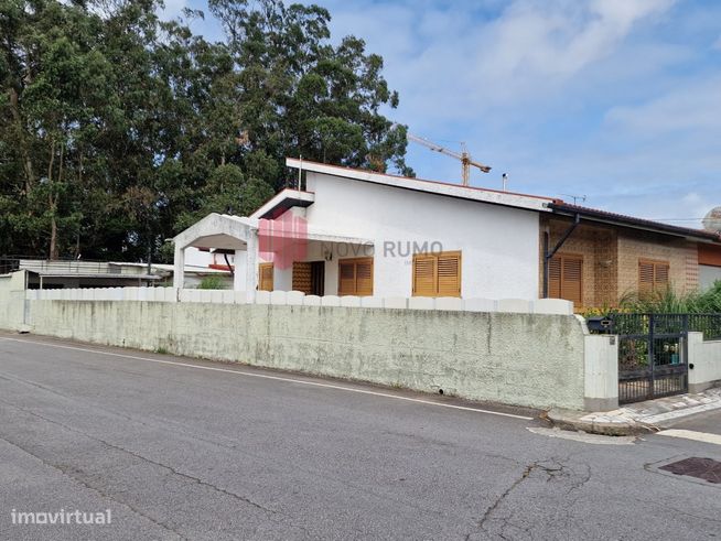 Moradia Térrea de 3 frentes em excelente estado em Moreira com apro...-31