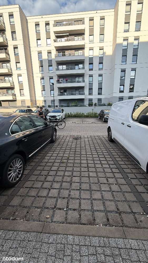 Miejsce Postojowe na wynajem w Śródmieściu - świetna lokalizacja