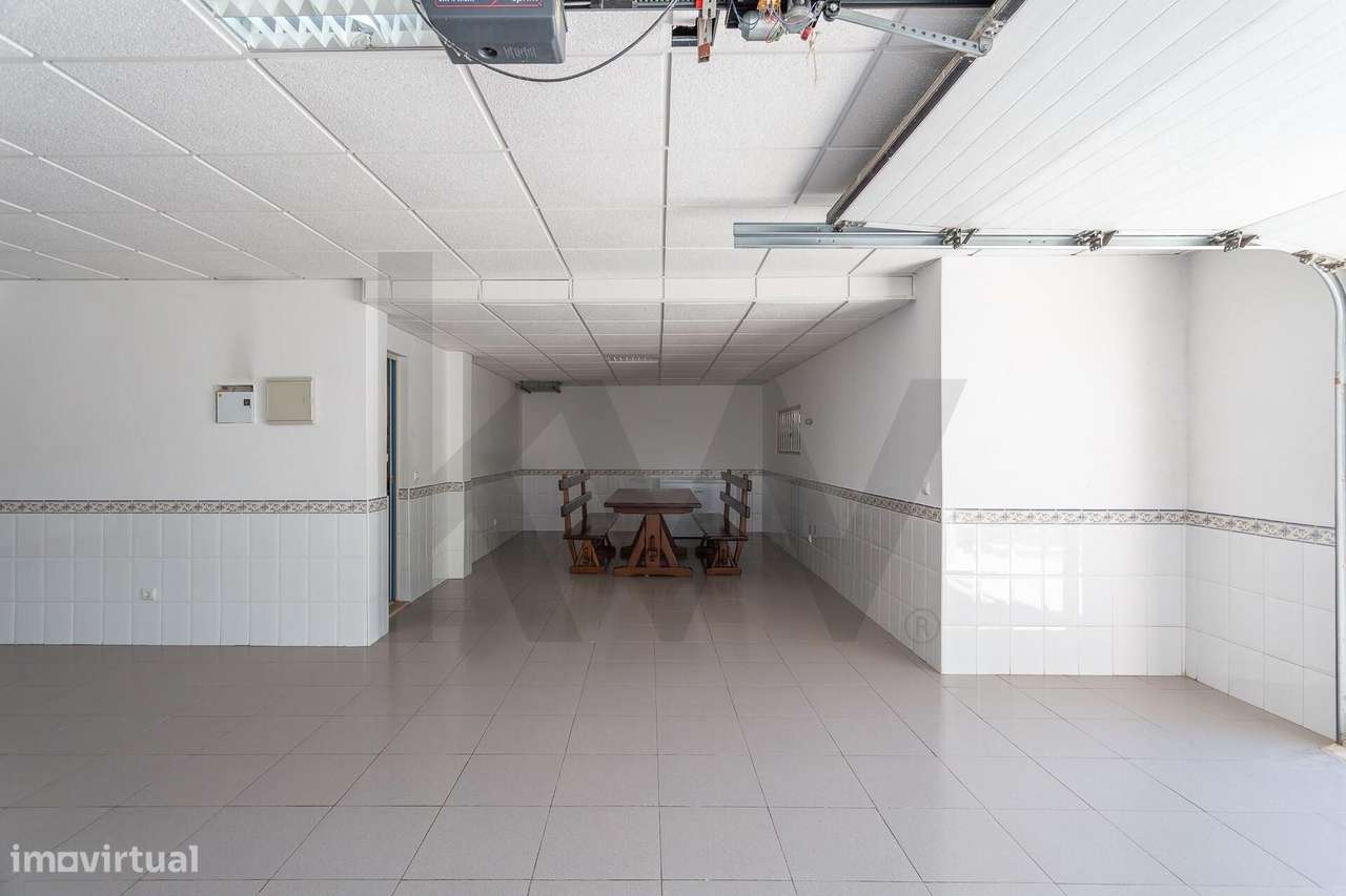 Moradia Isolada | 5 Quartos, Jardim, Garagem para 4 Carros-54