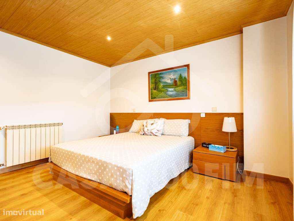 Apartamento T3 renovado com garagem e vista para Leiria.-6