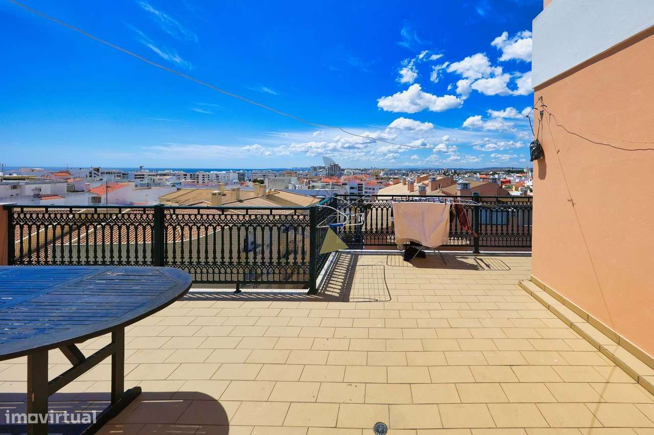 Apartamento T1+3 com Vista Mar do terraço em Quarteira-8