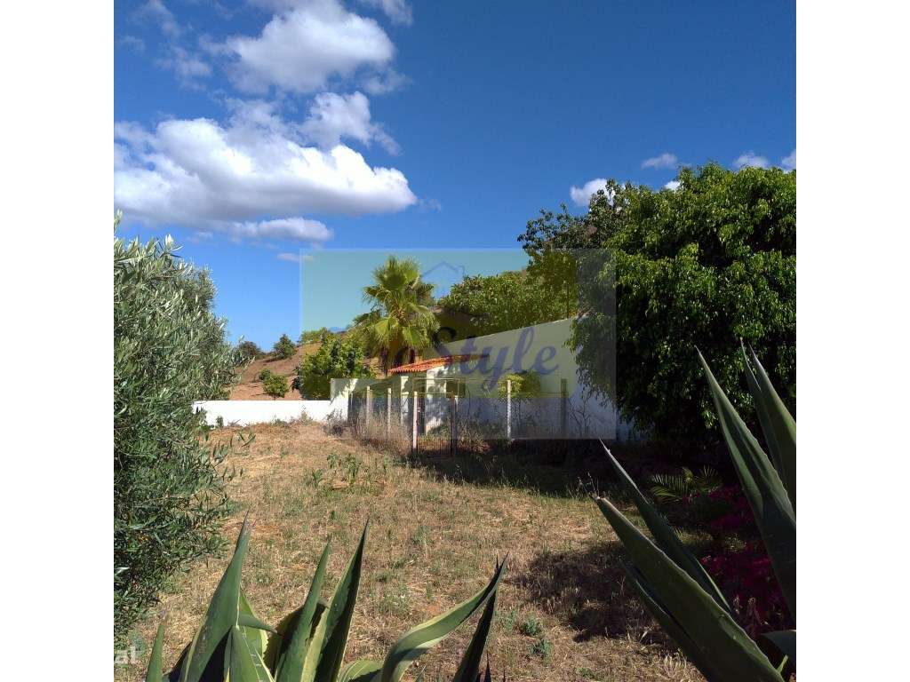 Moradia isolada com cave e apartamento independente em Castro Marim-13