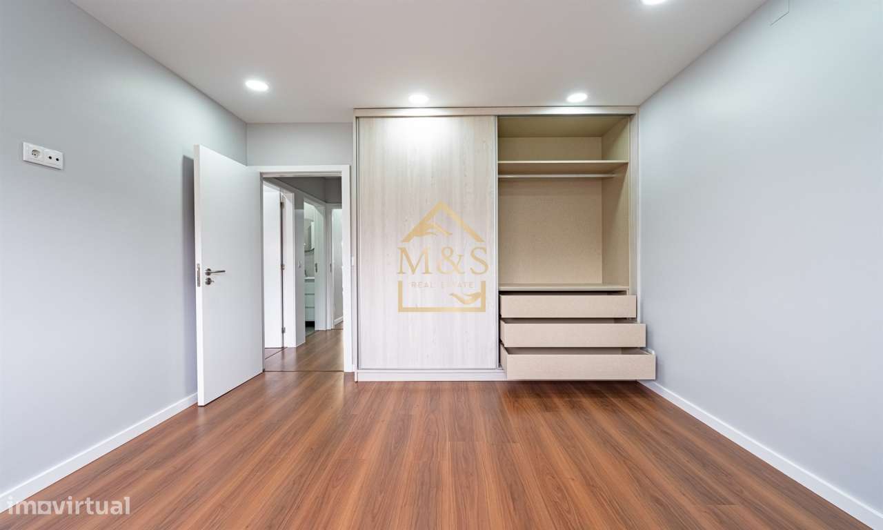 Apartamento T2 Remodelado, Jardim Privativo, Praça Velasquez- Porto-17