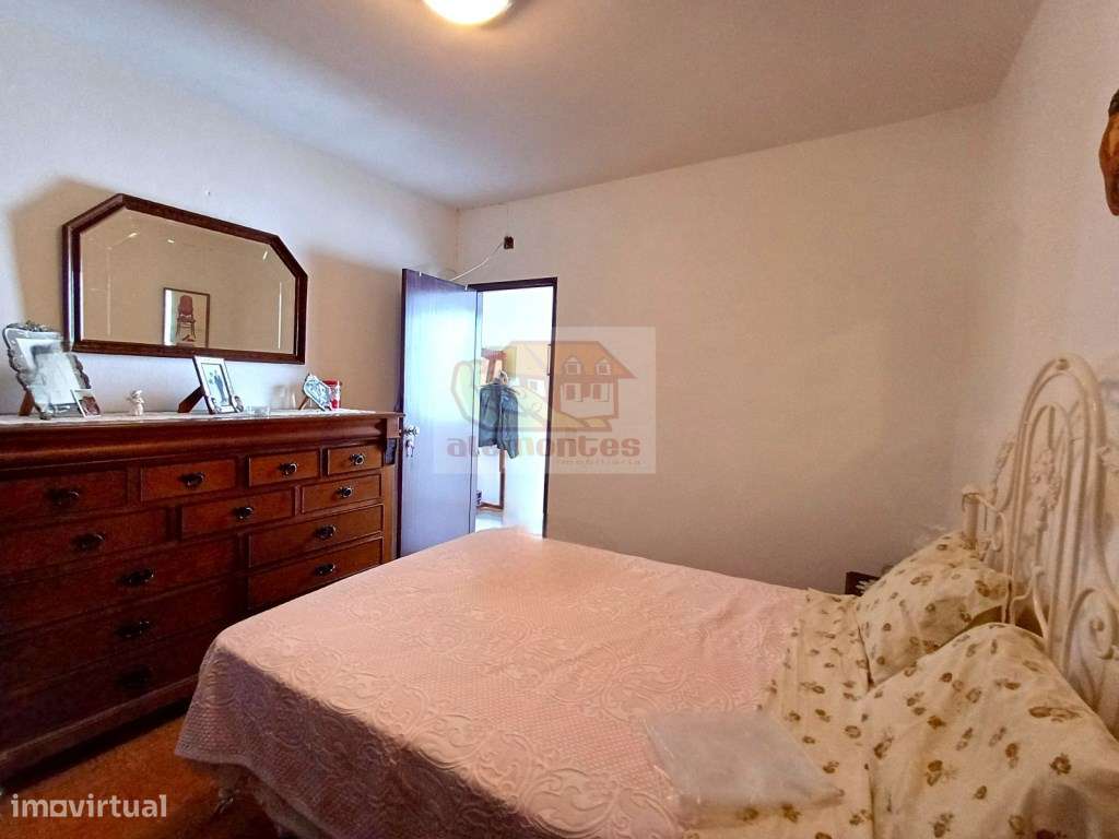Moradia antiga para renovar - centro-6