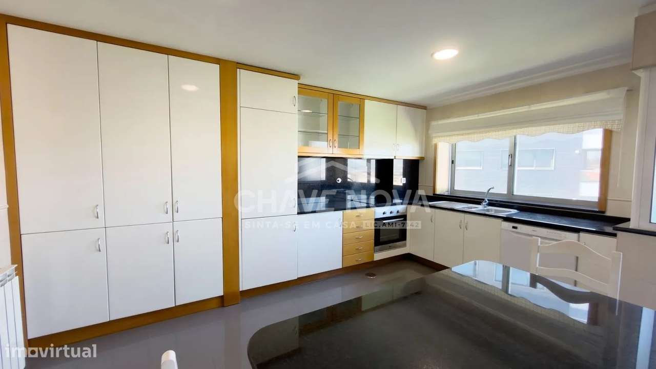 Apartamento T2 Mobilado c/ Lugar de Garagem em Oliveira do Douro-5