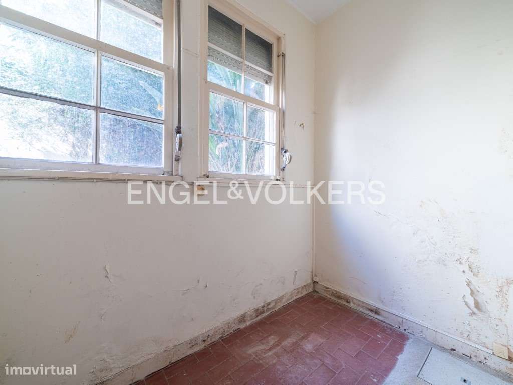 Apartamento por Remodelar com jardim na Graça-2