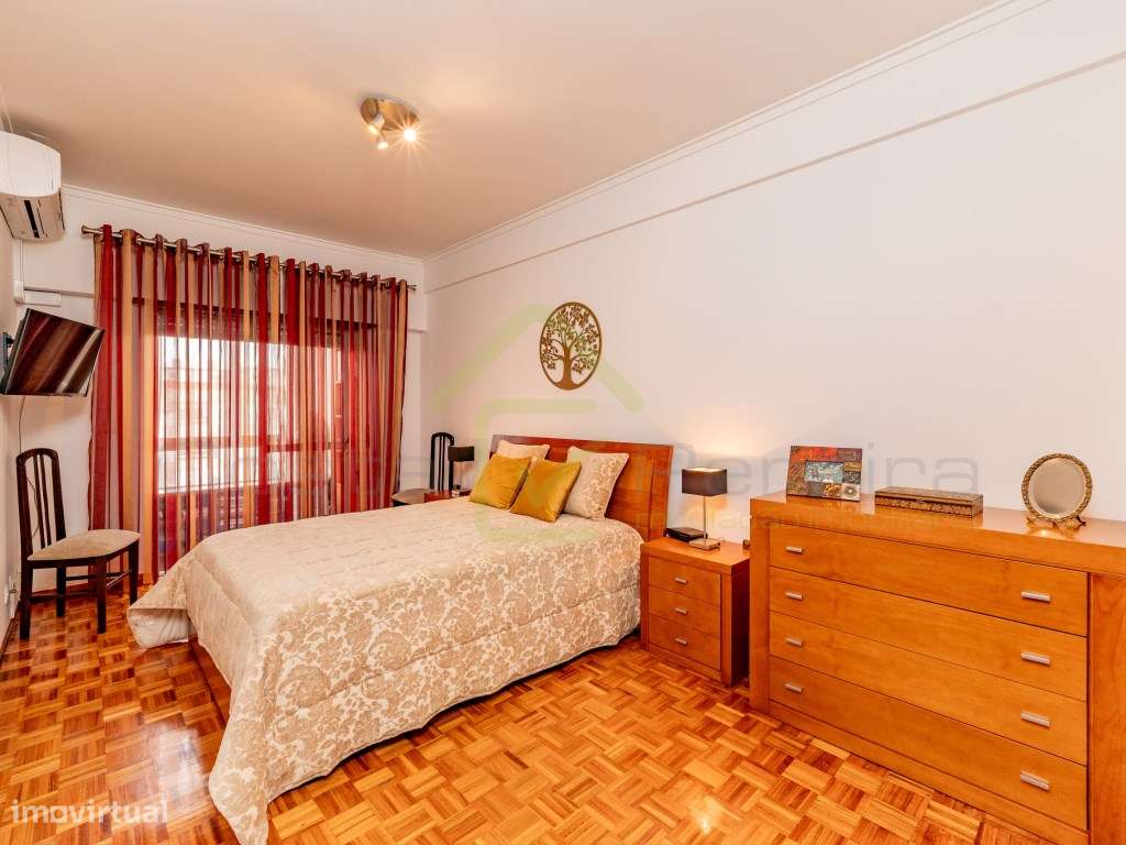 Apartamento T3 com boas áreas e óptima exposição solar-12