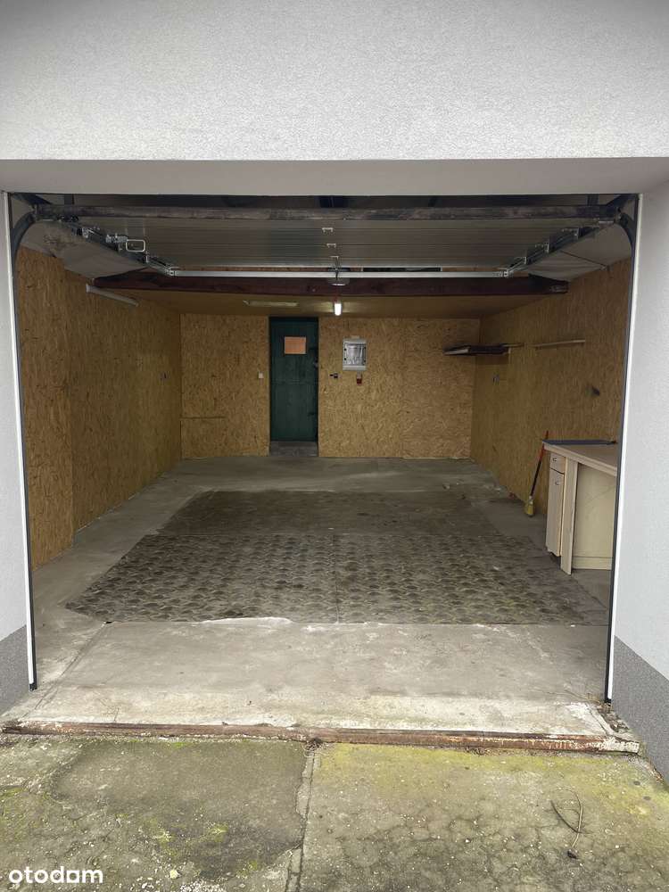 Duży garaż z ogrodzonym placem za garażem - Pełny obrazek: 5/7