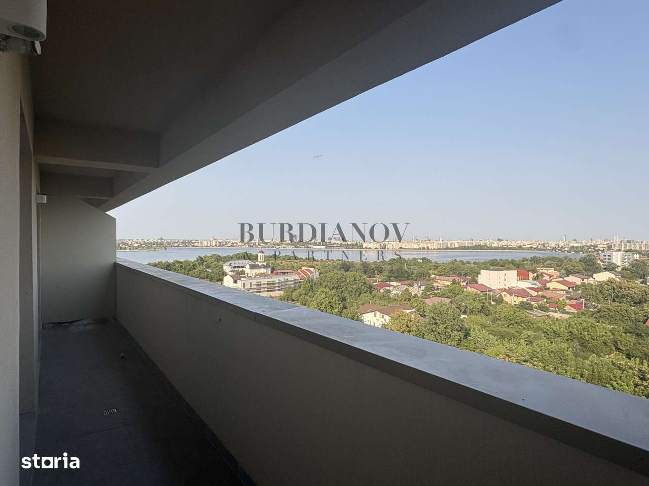 Apartament cu 3 camere - două băi - Etalon Lacul Morii - Vedere Lac-15