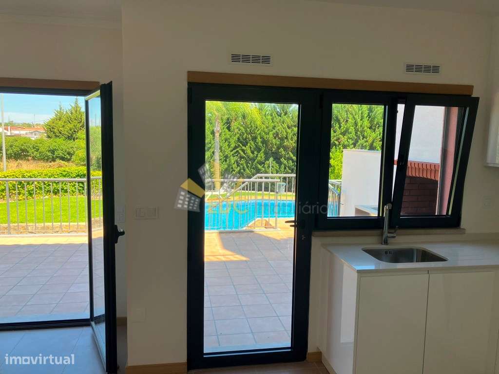 Moradia em Banda T3 com Piscina em Condomínio Fechado | Guia, Albuf...-5