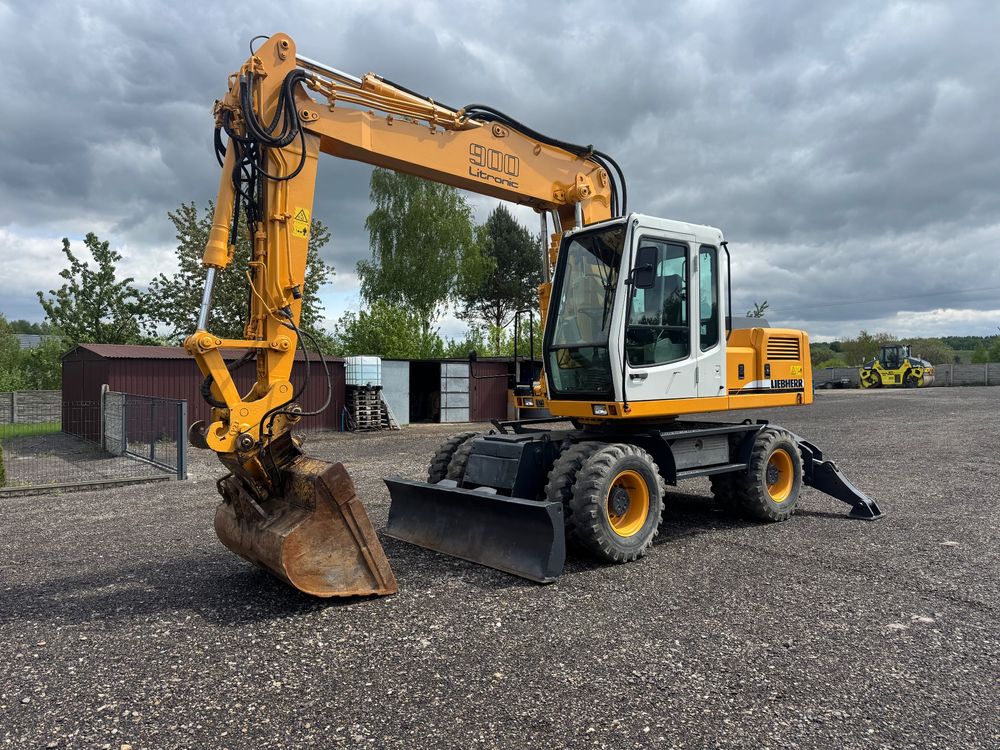 Liebherr 900b 2002