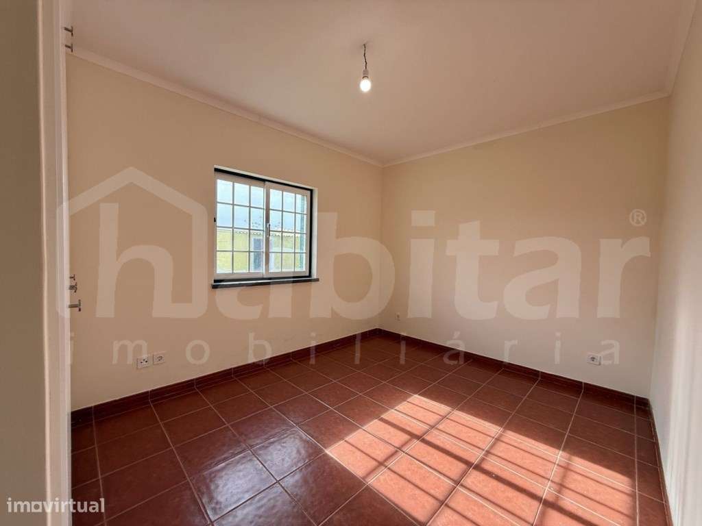 Moradia com Garagem, Piscina e Jardim - Excelente Oportunidade!-12