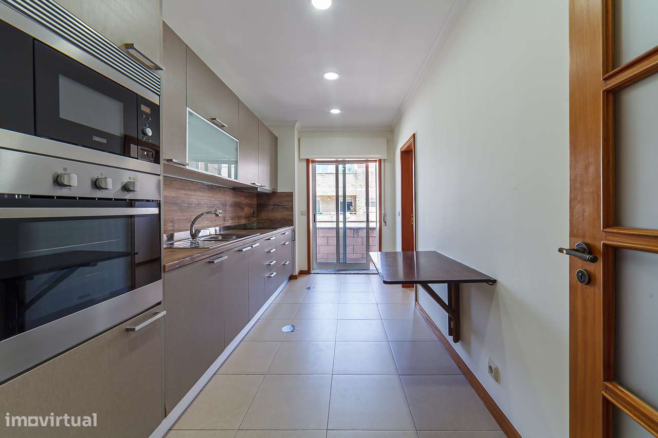 T2 com 127 m², vista mar, box fechada, excelente exposição Solar-9