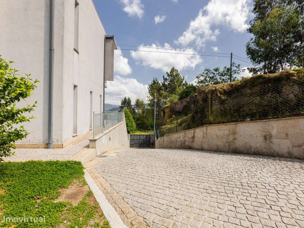 Moradia de Luxo Exclusiva de Arquitetura Moderna-30