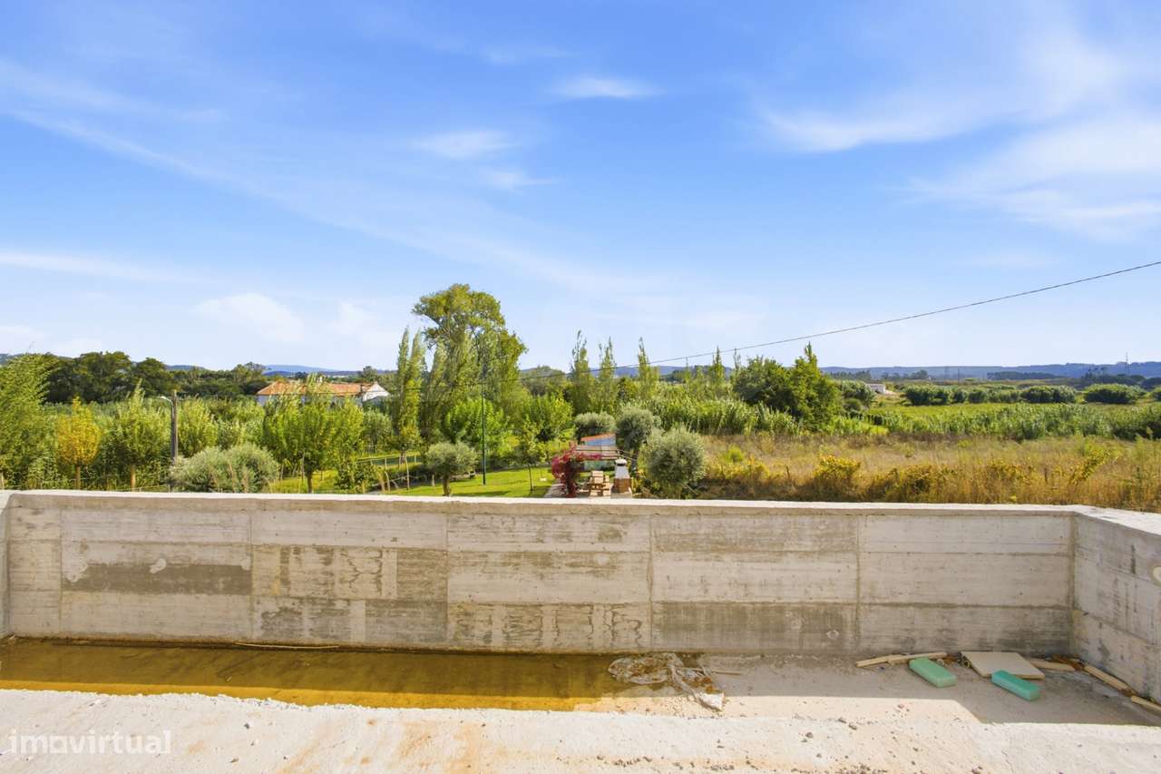 Moradia T4 com piscina em lote de 759m2 em Amoreira Óbidos-7