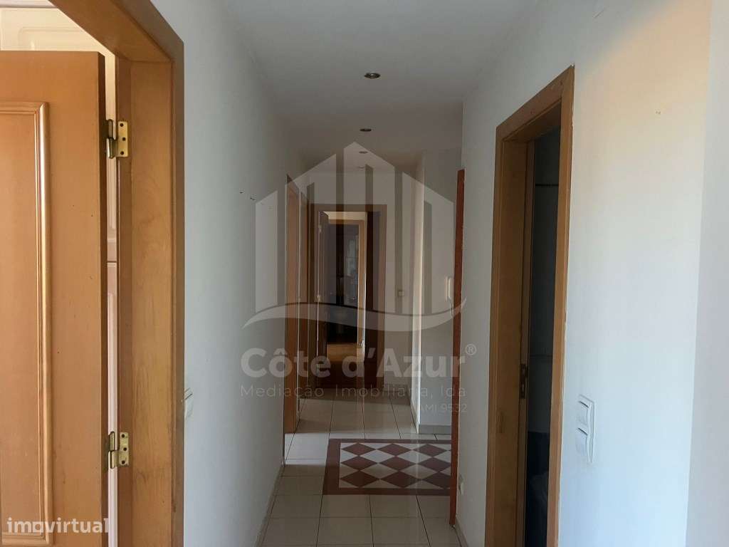 Apartamento T3 Parque da Paz Almada Arrecadação e Varandas - Grande imagem: 4/20