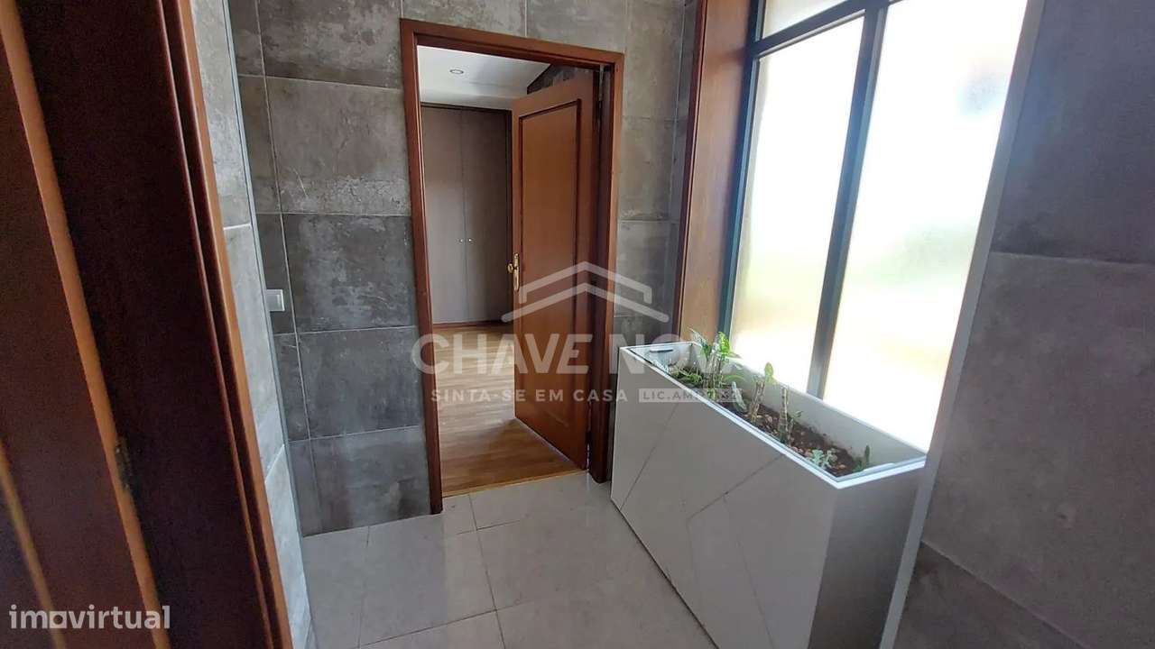 T2 Último Piso c/ Terraço e Garagem Box em S. Félix da Marinha-20