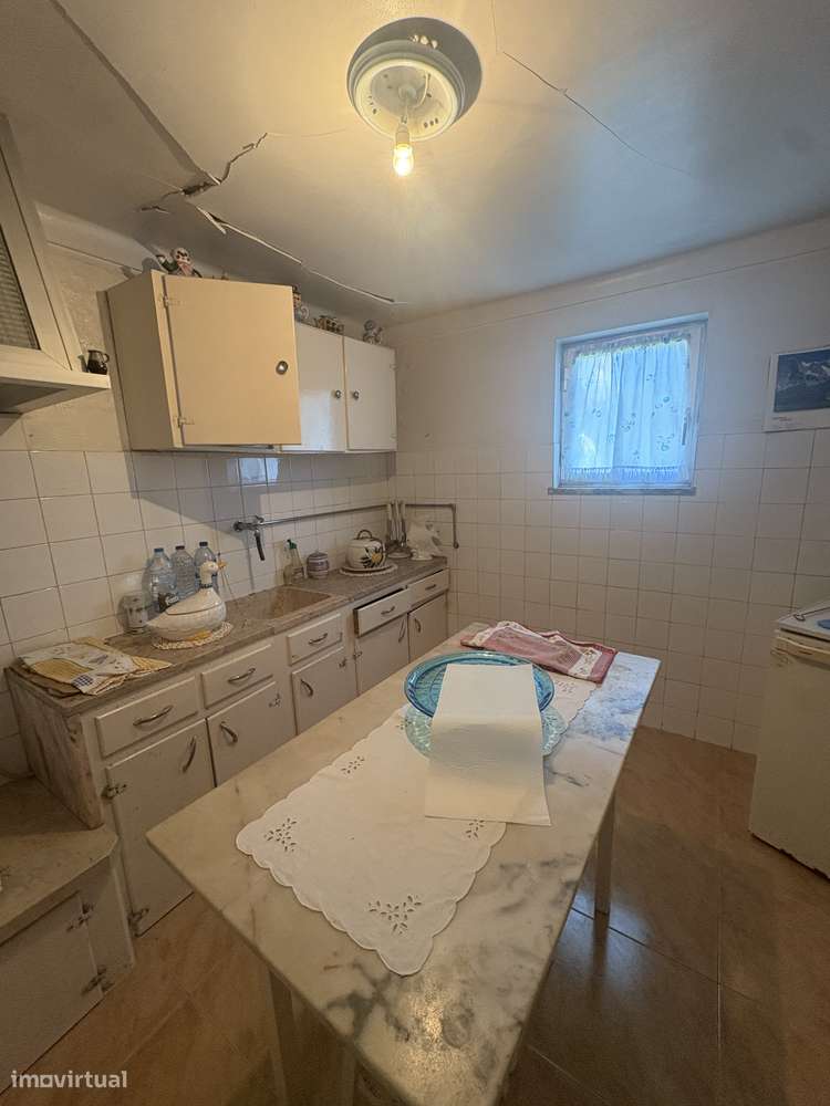 Moradia de Charme para reabilitação total no Lourel, Sintra - Grande imagem: 4/26