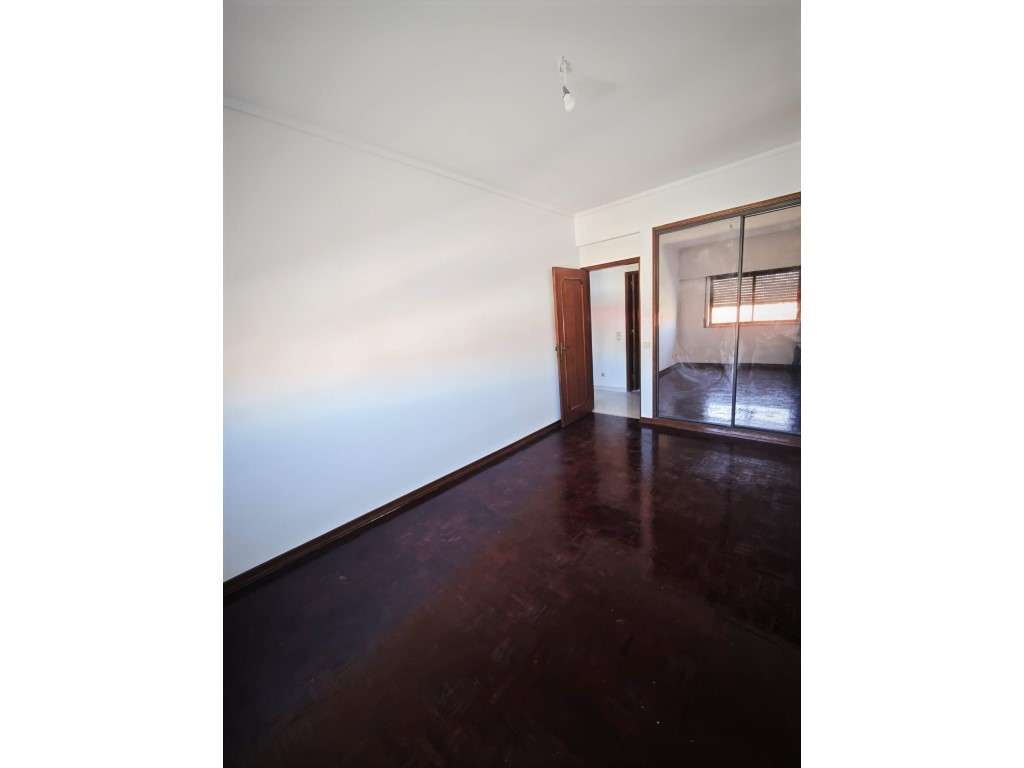 Apartamento no centro da Cova da piedade em predio de prestígio-6