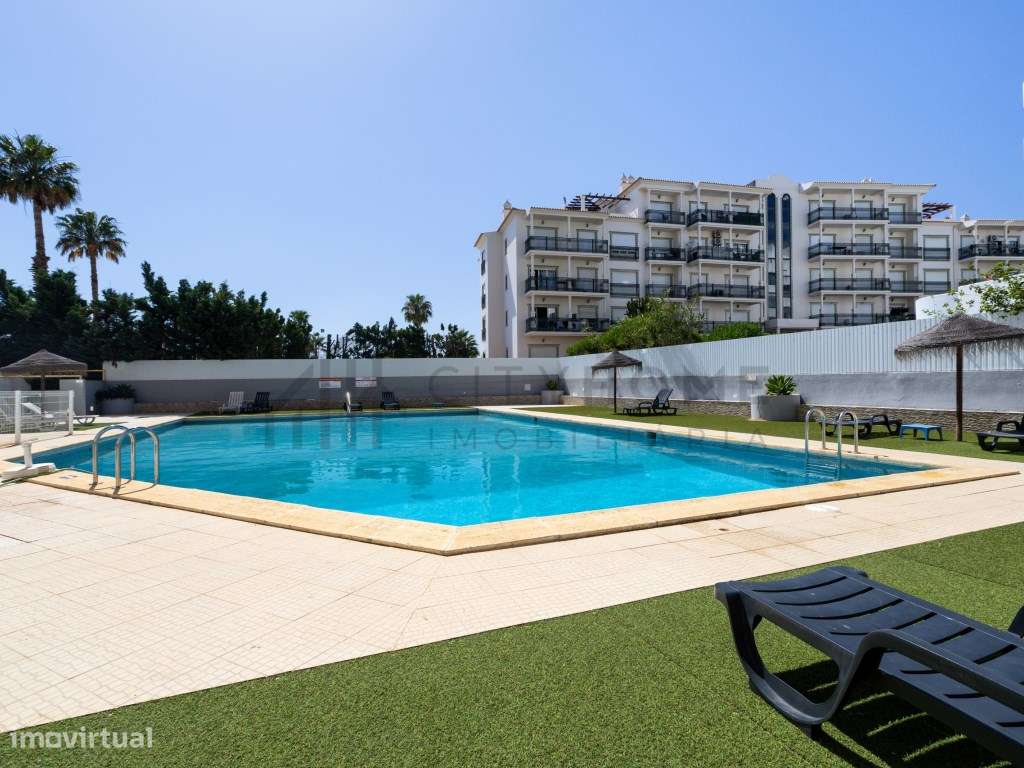Apartamento T1 com Piscina e Varandas em Albufeira-0
