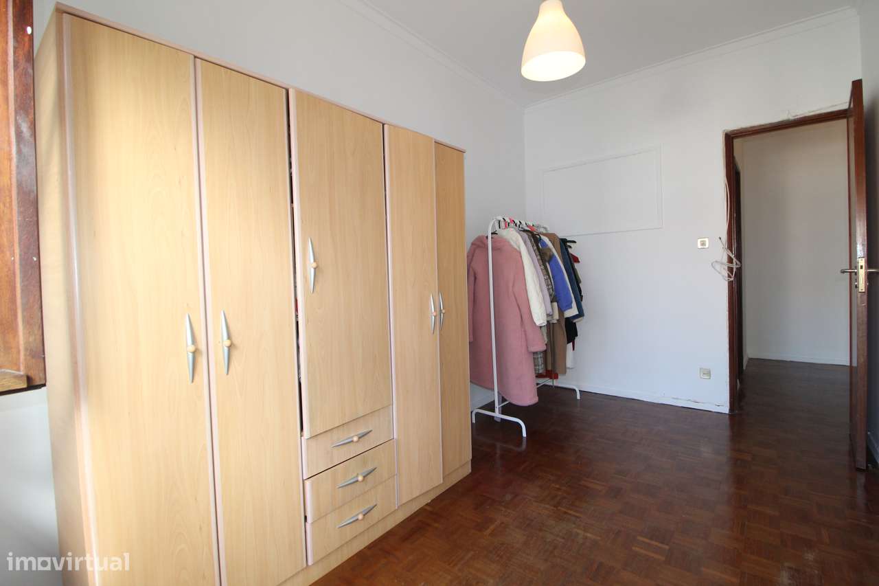 Apartamento T2 com varandas e ótima exposição solar-7