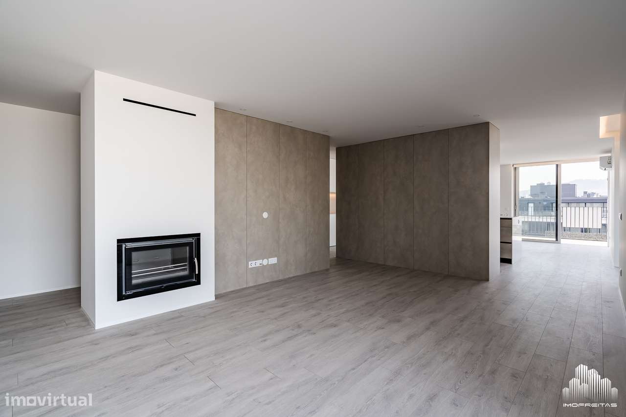 Fantástica Penthouse T4 com três Frentes e um Terraço de 120m2!-34