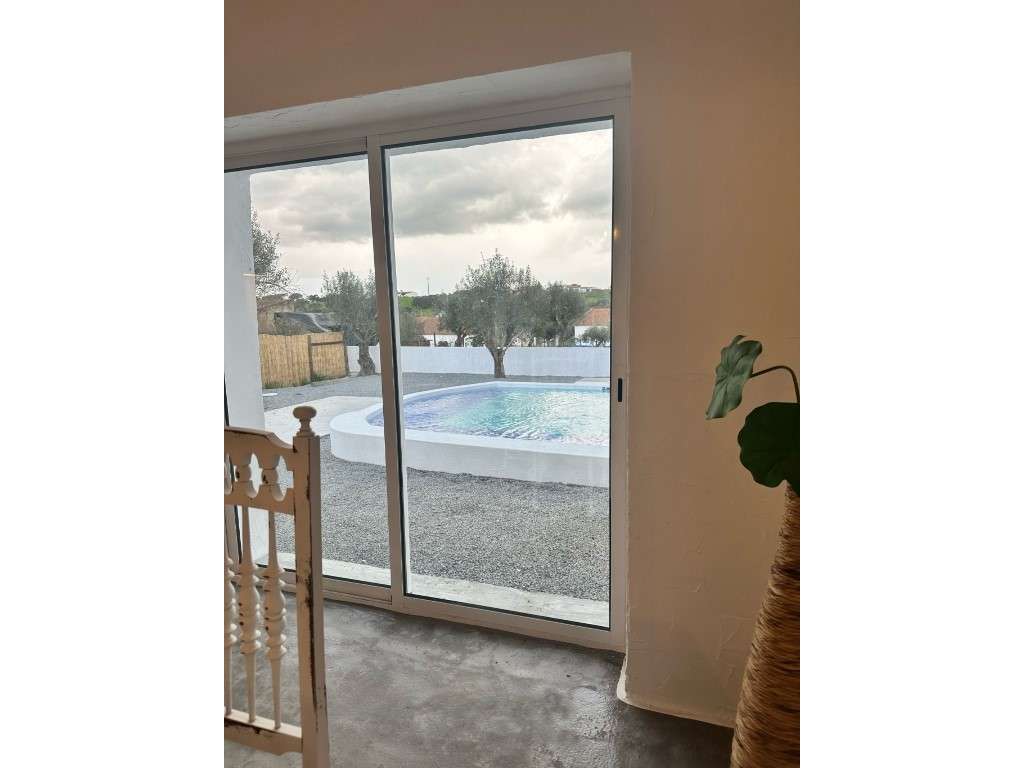 Moradia T2, inserida em lote com 1125 m2 com piscina, em Santiago M...-8