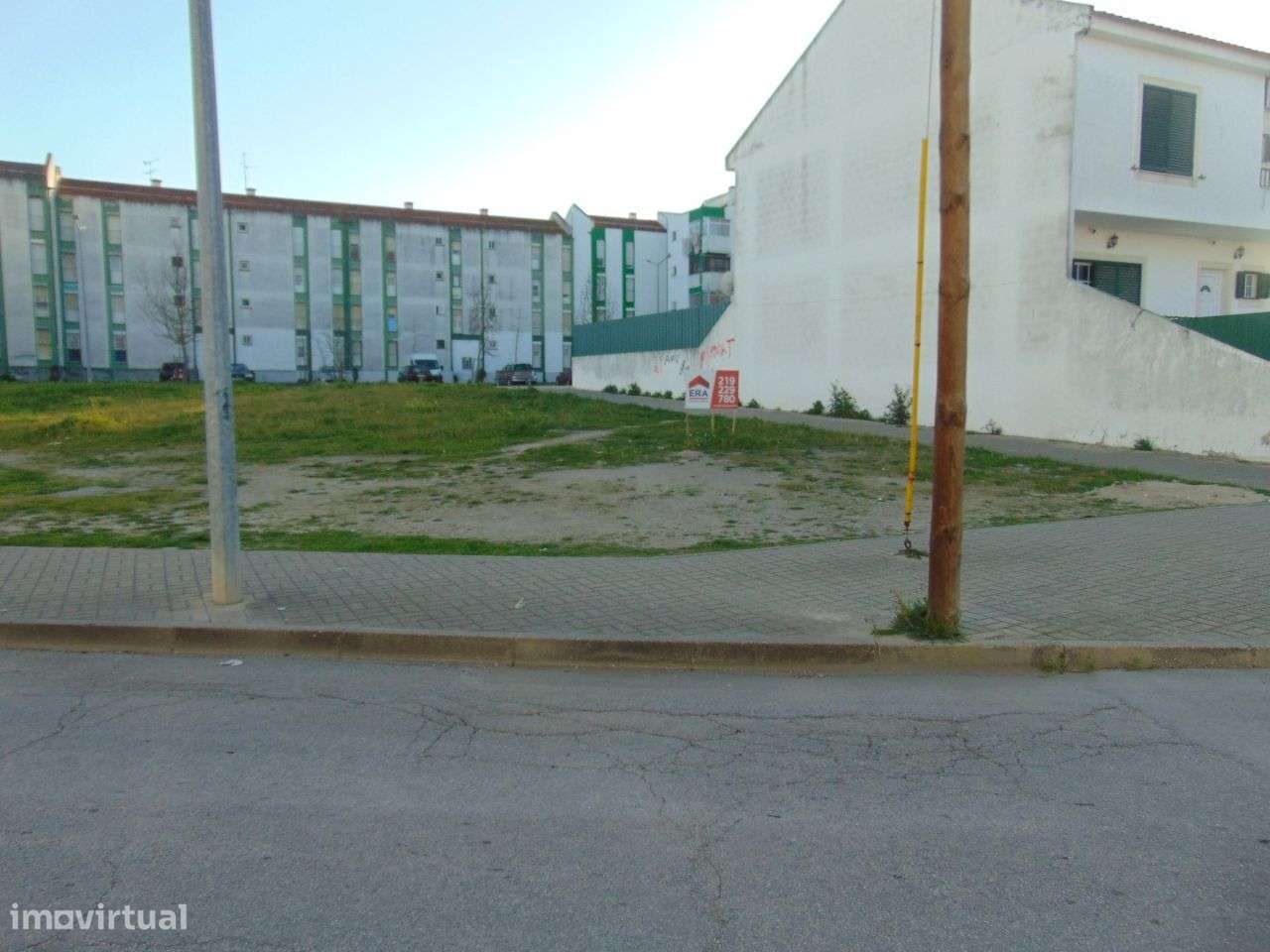 Vende-se TERRENO urbano em Vale da Amoreira - Grande imagem: 5/7