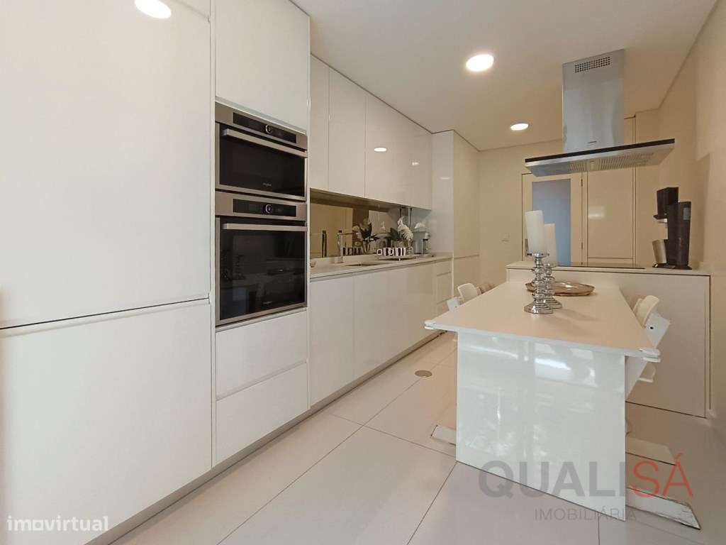 Apartamento T3 de gaveto com varandas, garagem fechada e excelentes...-11