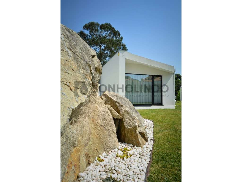 Moradia térrea de 4 frentes, inserida em lote de 700m2, ano de cons...-17