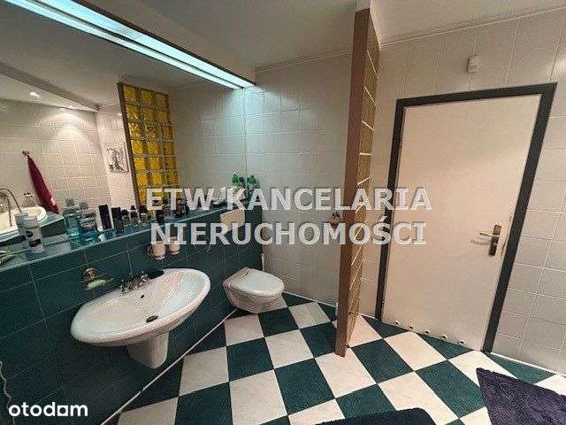 Wygodny dom rodzinny z fotowoltaiką.-18