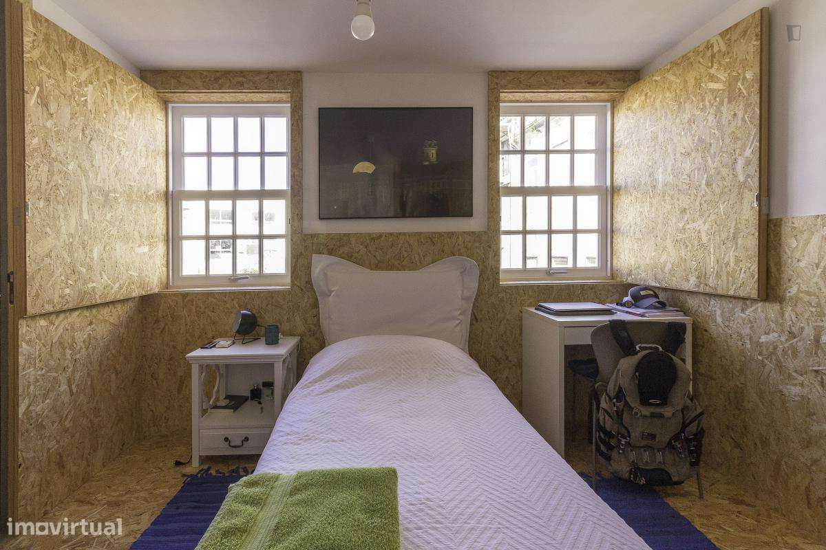 Quarto - localizado em Baixa Coimbra - Grande imagem: 3/10