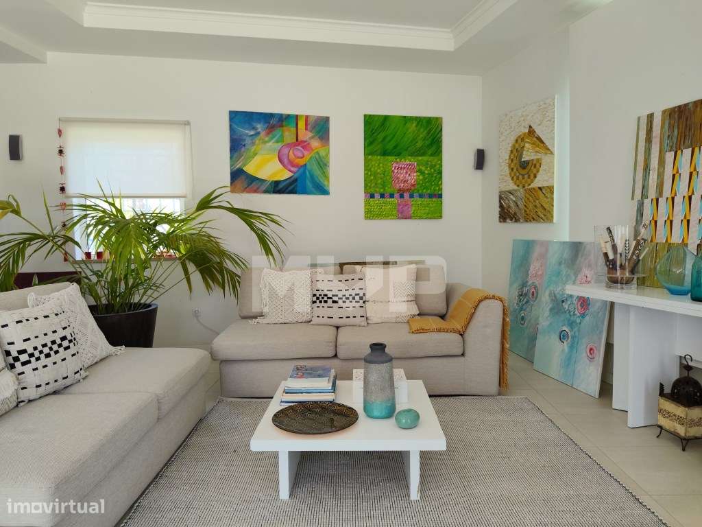 Moradia V3+1 com jardim em zona tranquila de Albufeira-7