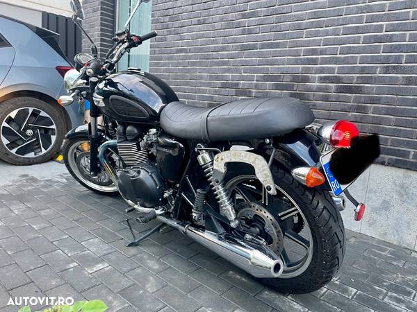 Triumph Bonneville - 11