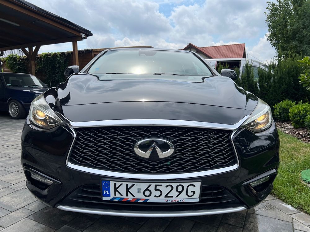 Infiniti Q30 2016