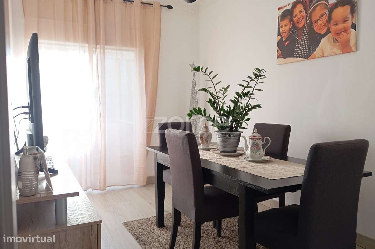 Apartamento T2 renovado no Barreiro-1