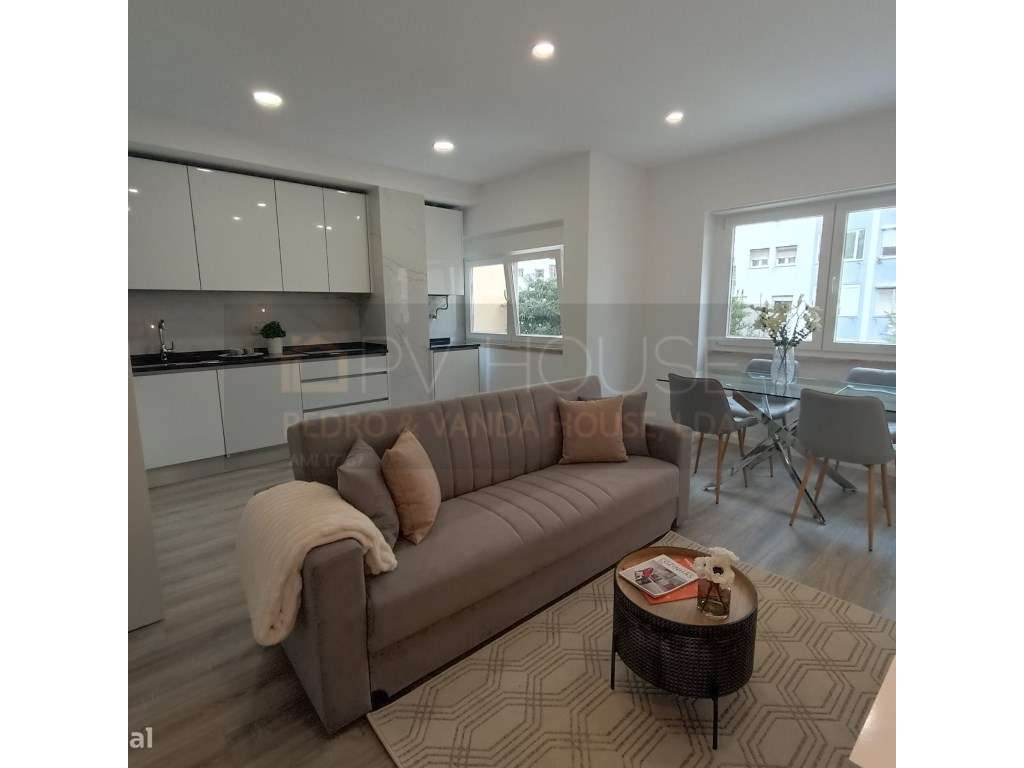 Apartamento T2 São domingos de Benfica Rua Antonio Nobre nº24 1º andar-22