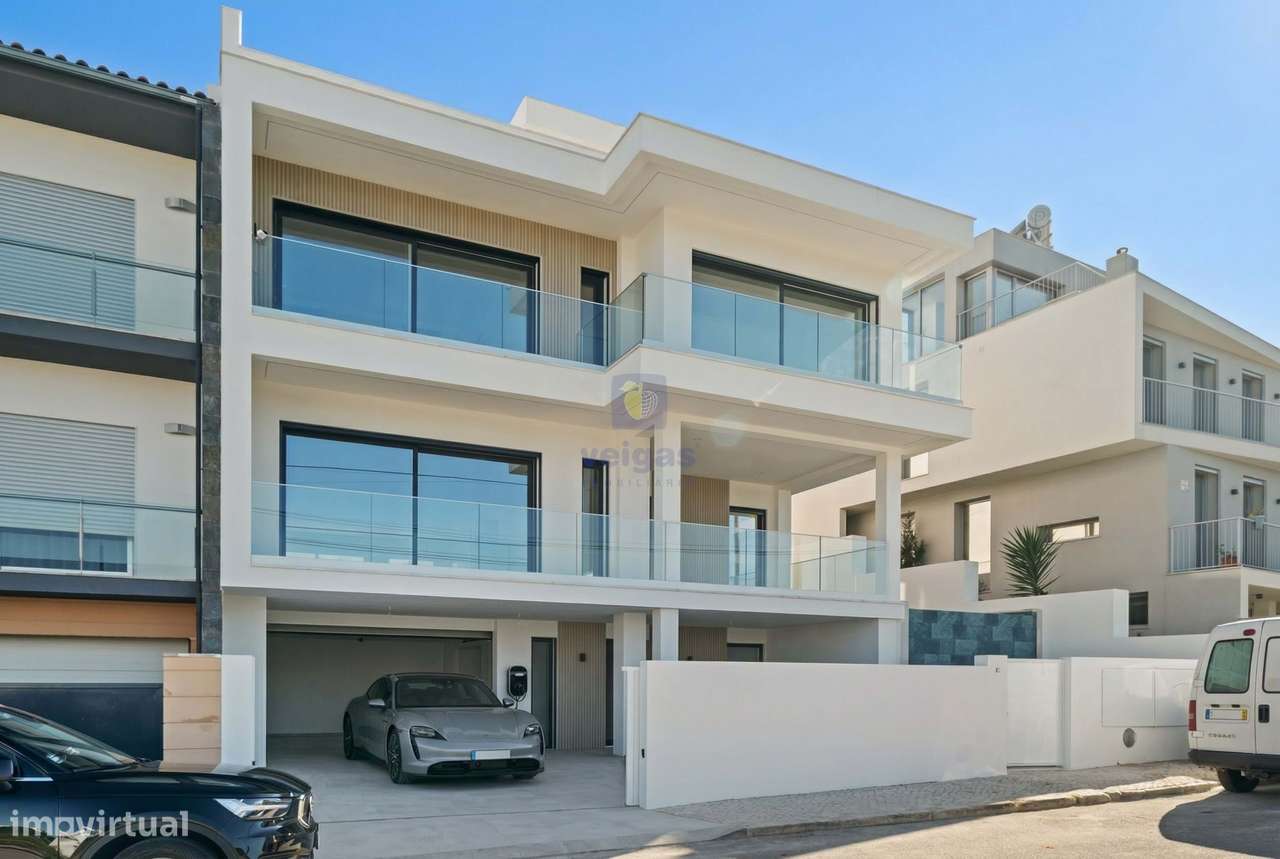 Moradia T5 Contemporânea com Piscina Aquecida – Santa Iria da Azóia-24