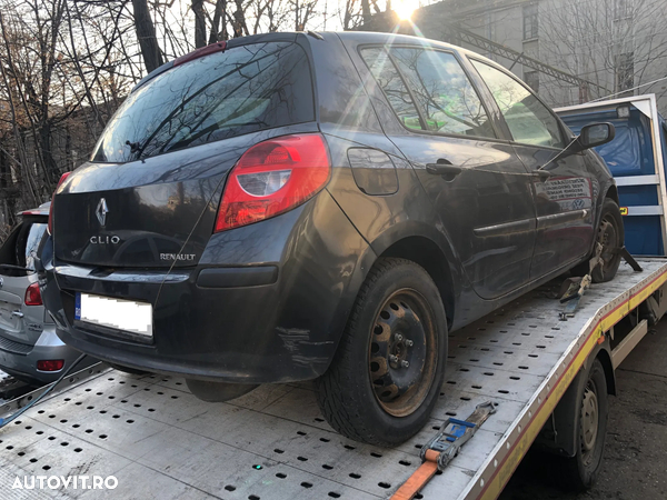 Dezmembrez Renault Clio 3 2007 - 4