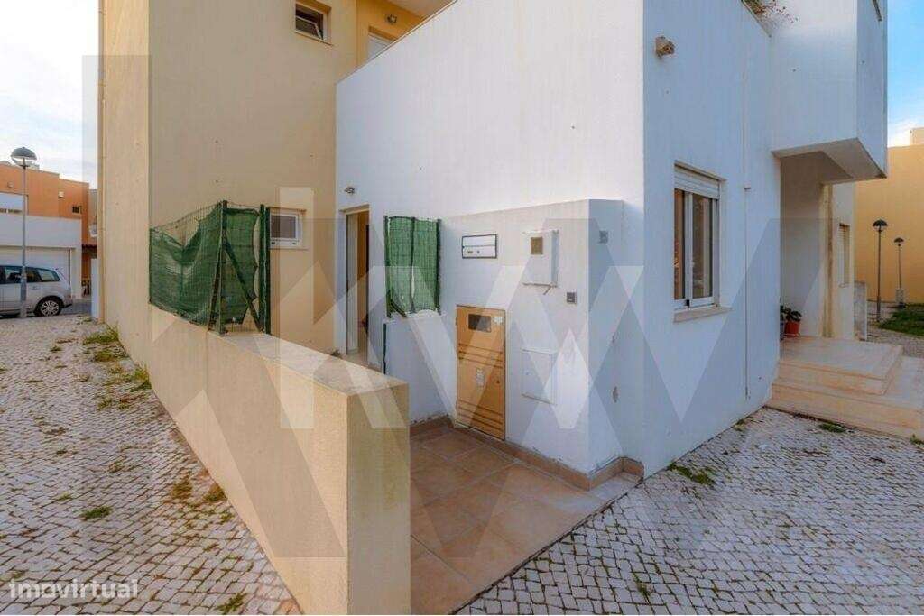 Apartamento T3 Duplex com Logradouro - Grande imagem: 4/42