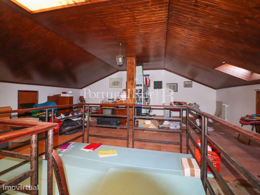 Elegante Moradia T4 com Jardim e Anexos em Alpiarça-31