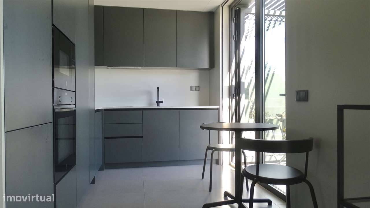 Apartamento T0 com terraço, Condomínio exclusivo junto Norteshopping-5