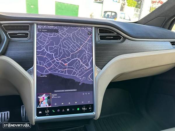 Tesla Model X P90D - 16