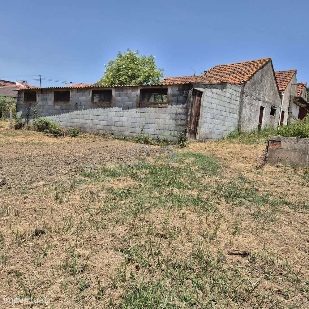 Terreno com viabilidade de construção no centro da vila – Ferreira do-9