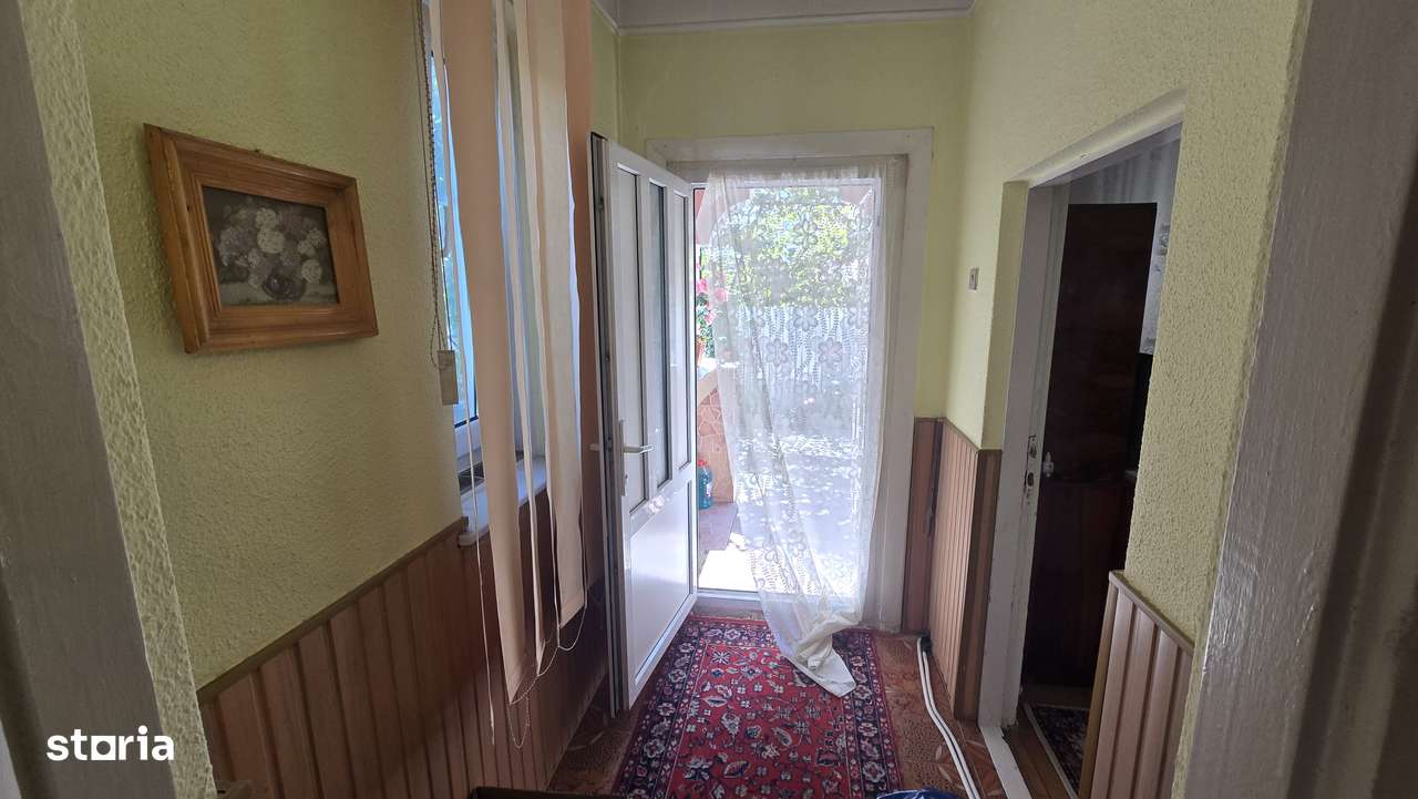 Vand casa caramida si teren 740 mp in Roman-3