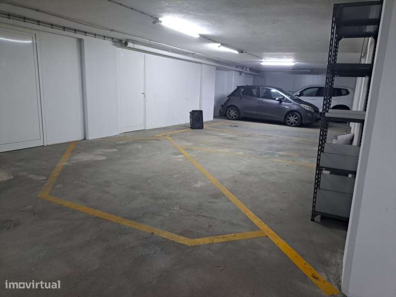 Parqueamento no CENTRO de Torres Vedras - Grande imagem: 2/24