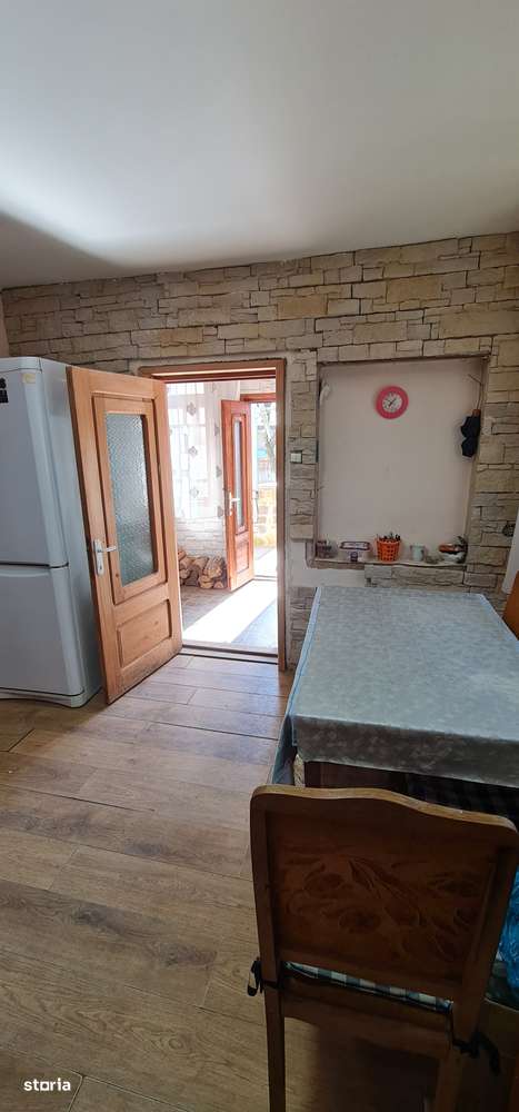 Vând casa caramida si teren 2400mp Horia-3