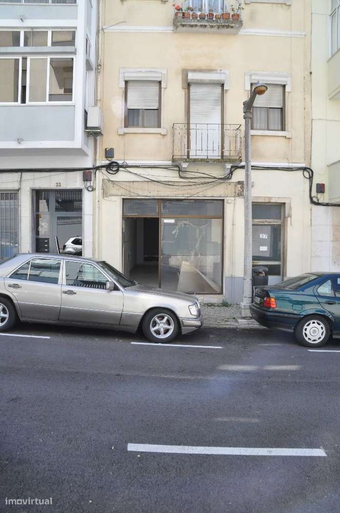 Prédio para Reconstrução com Licença paga-17